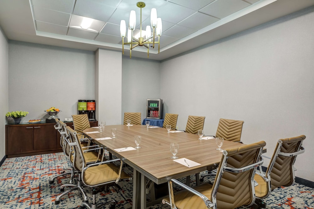 Hilton Garden Inn Boston Waltham - photo 40