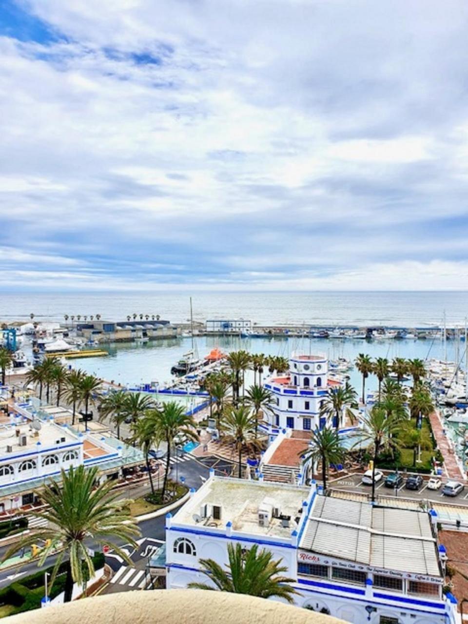 Surf — carbon neutral stay, Estepona