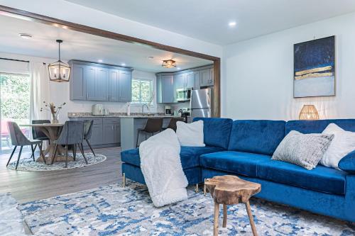 Charming Modern Home — 4-Star Luxury Hotel in Snellville, United States