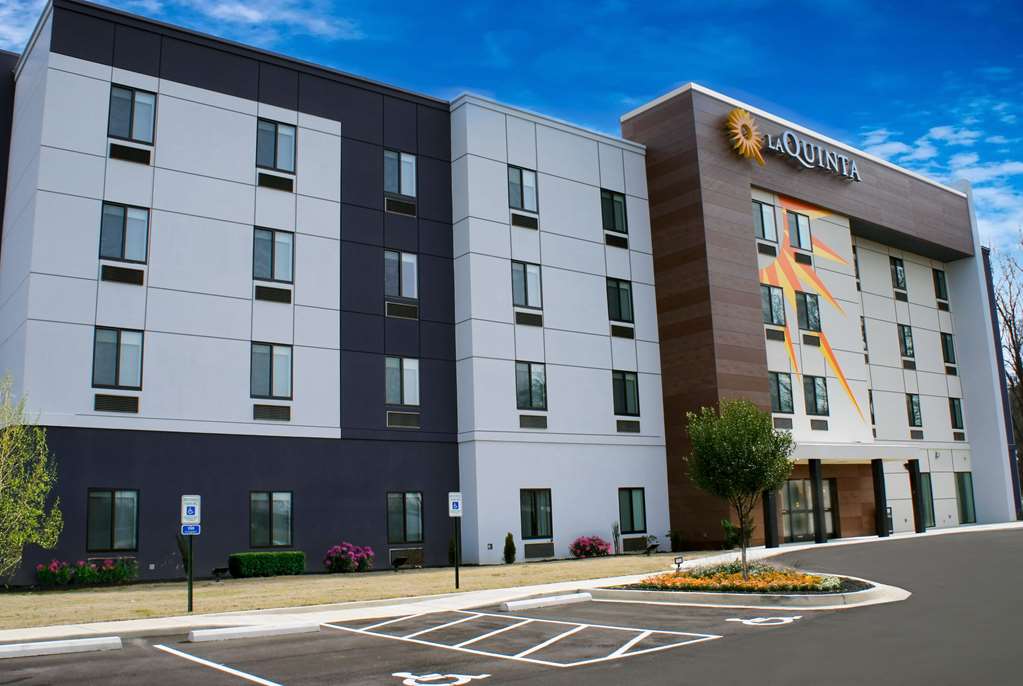 La Quinta Inn & Suites by Wyndham Memphis East - photo 2