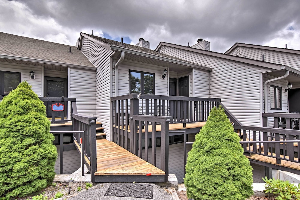 Beech Mountain Condo with Balcony Walk To Resort - photo 11