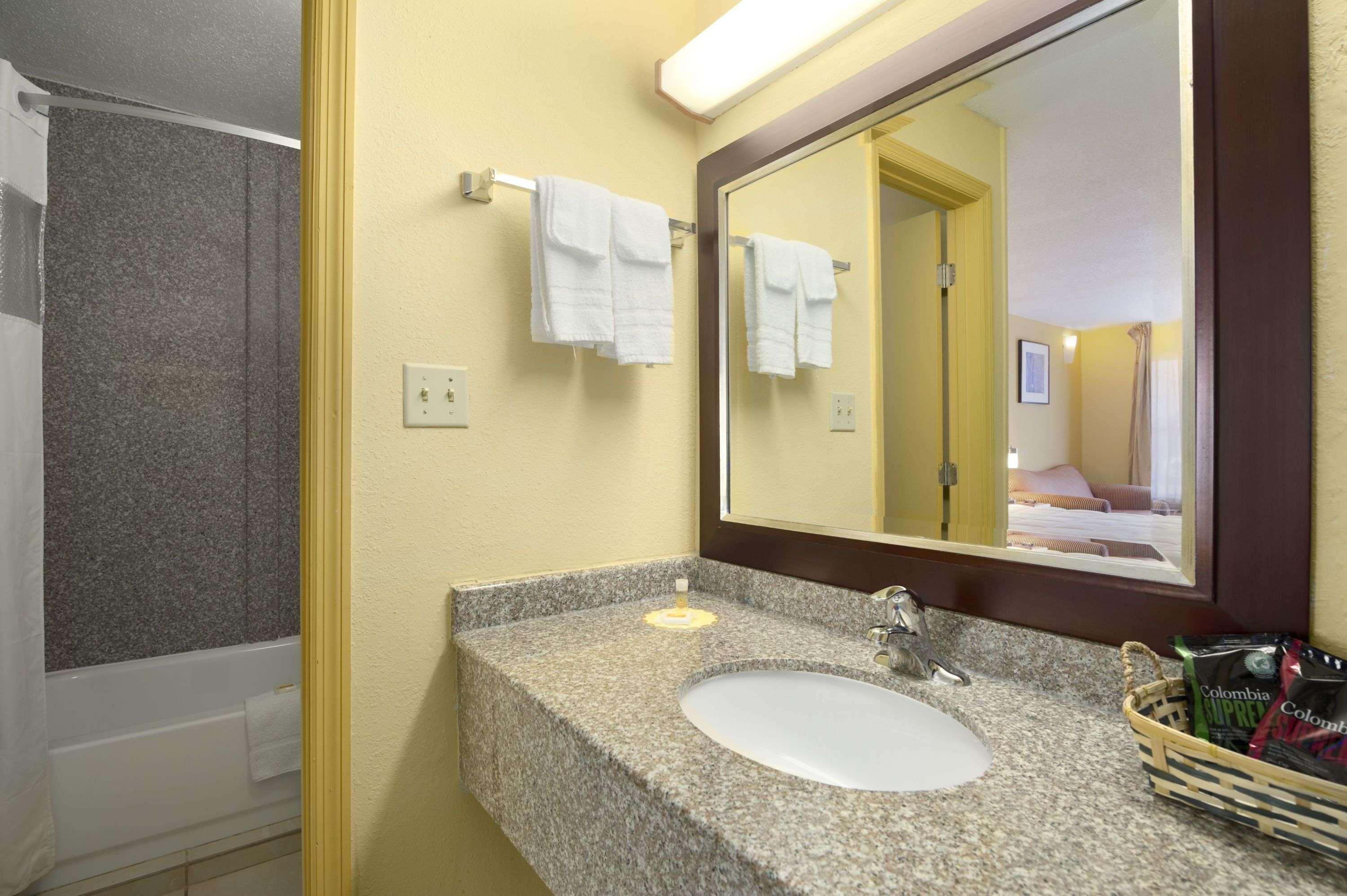 Days Inn by Wyndham Brunswick St. Simons Area - photo 22