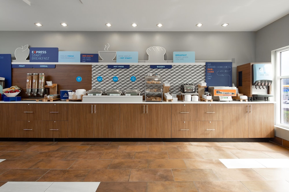 Holiday Inn Express & Suites Lenoir Cty by IHG - photo 38