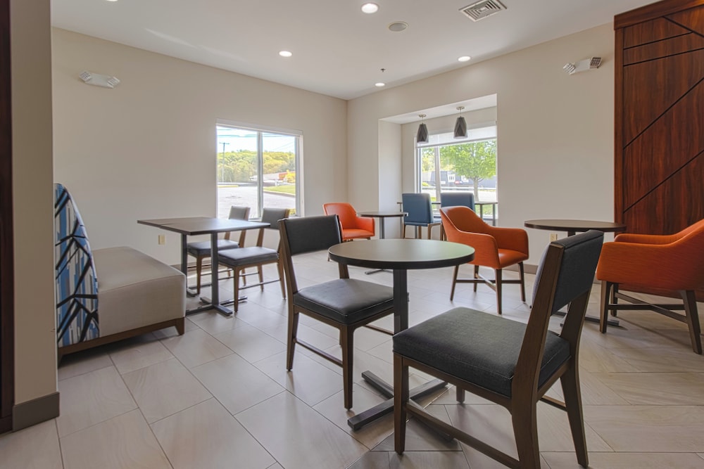 Holiday Inn Express Hartford Newington by IHG - photo 58
