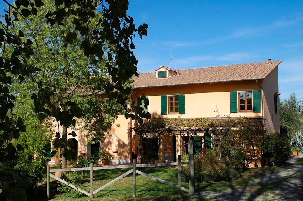 Belvilla by OYO Podere Torre — 4-Star Luxury Hotel in Palaia, Italy