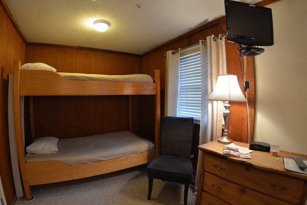 Hyde Away Inn - photo 13