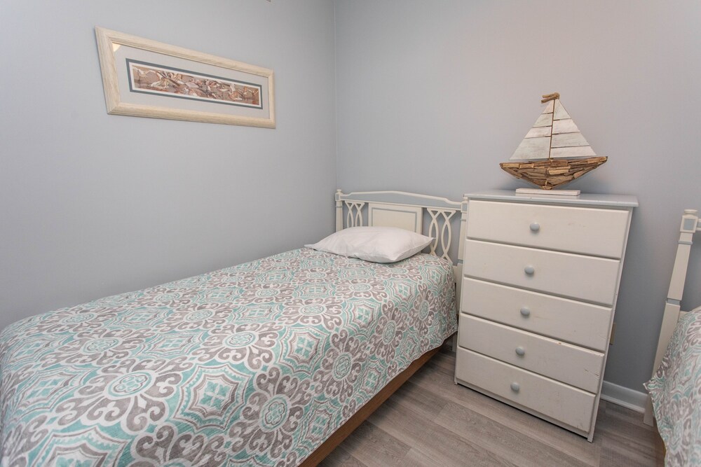 Royal Garden Resort 705 2 Bedroom Condo by RedAwning - photo 10
