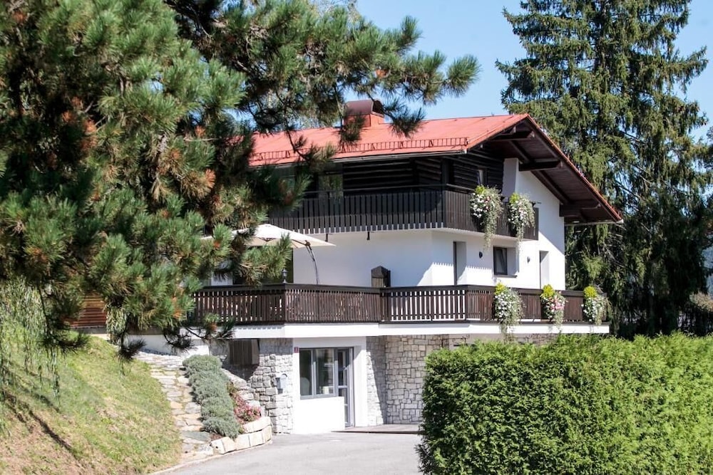 Hisa Poljana Rooms 14783639 — Prevalje