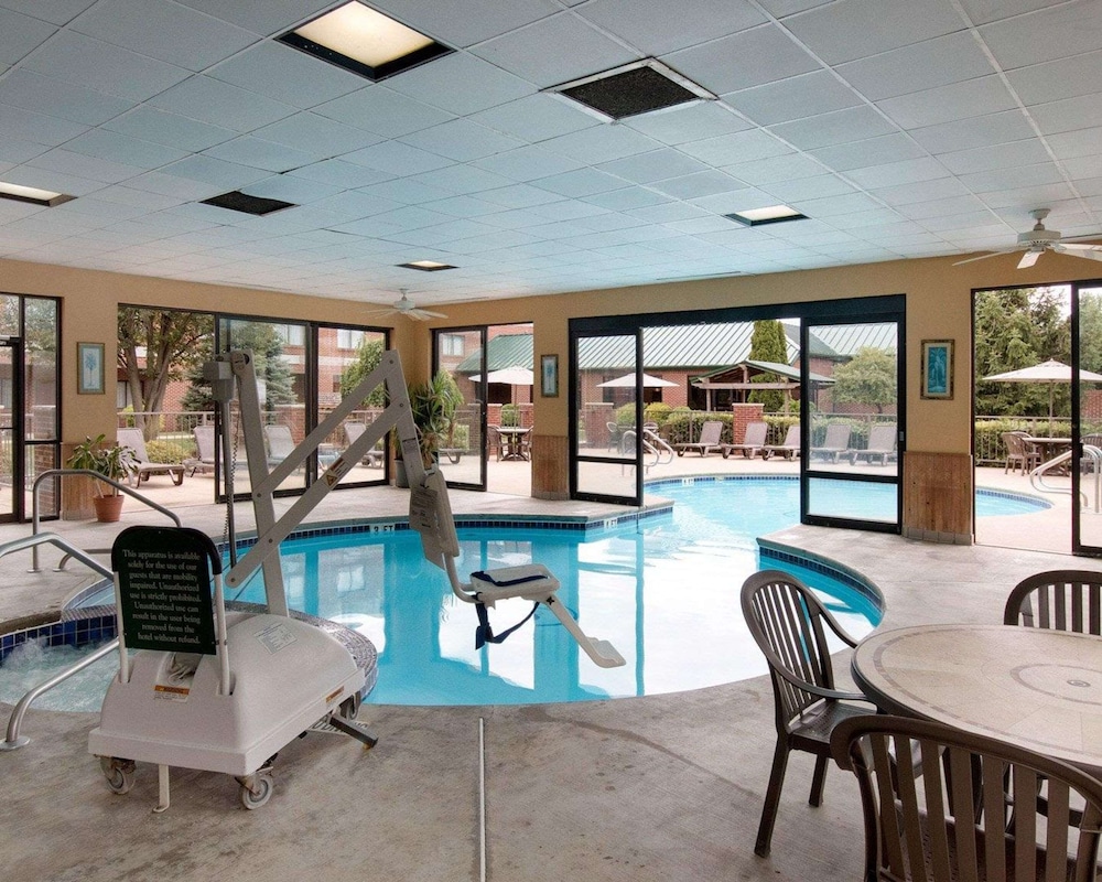 Comfort Suites Parkersburg South - photo 37