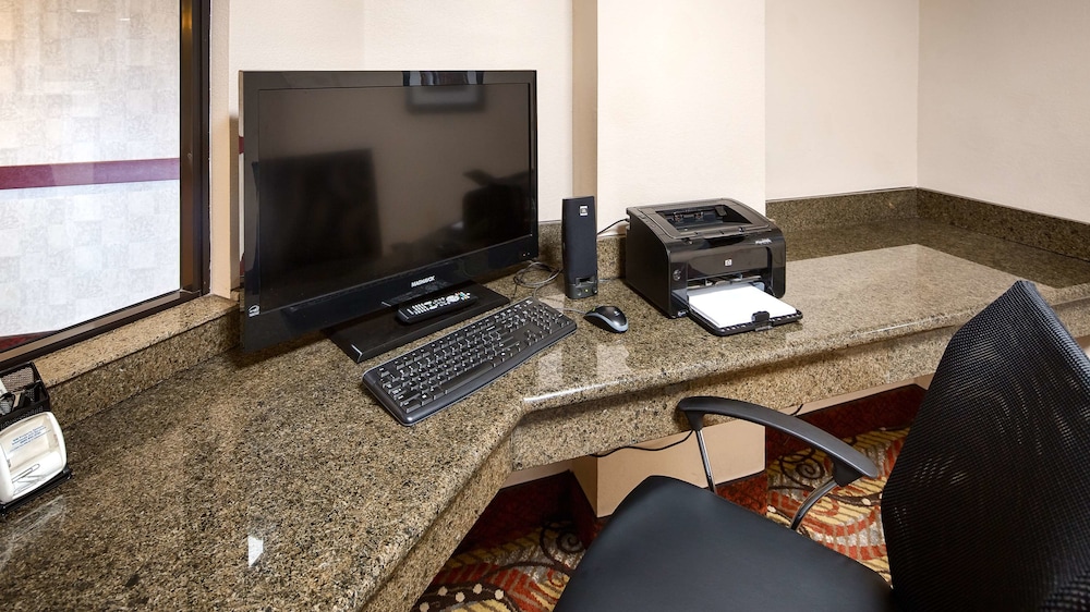 Best Western Plus Memorial Inn & Suites - photo 18