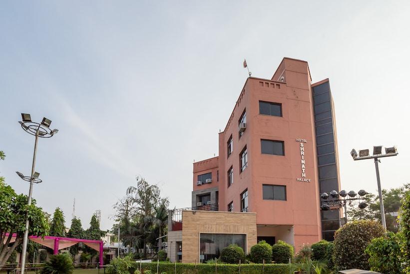 Hotel Shrinath Palace in Jhansi, India