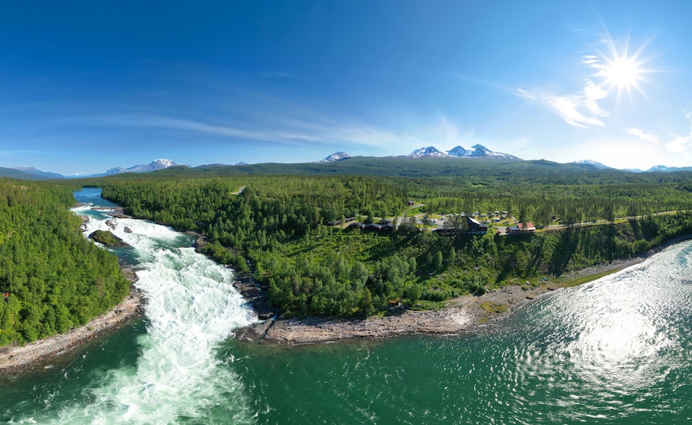 Målselvfossen Feriesenter - carbon neutral hotel in Moen