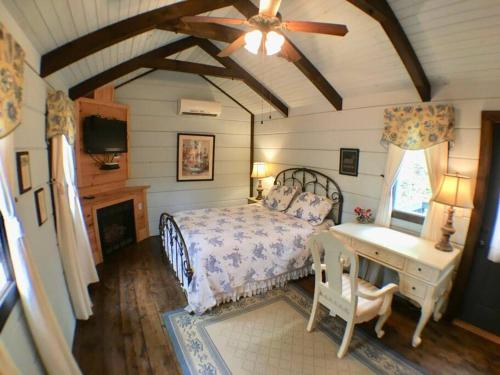 Tiny Home Cottage Near the Smokies #7 Tilly - photo 6