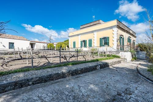 GuestHost Villa Ninina in the Heart of Etna Park — 4-Star Luxury Hotel in Trecastagni, Italy