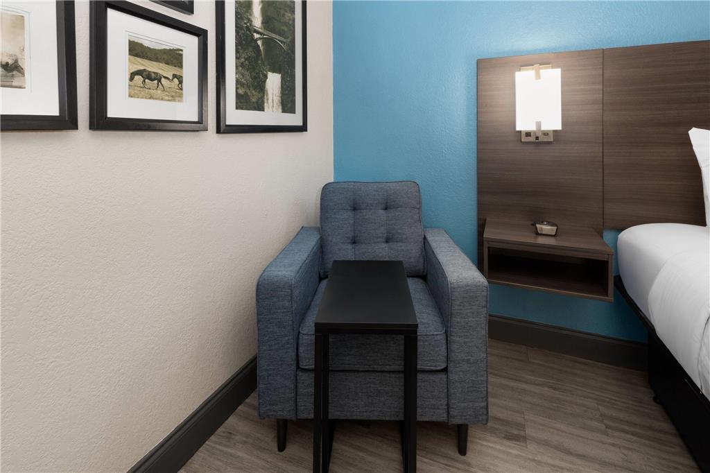 La Quinta Inn & Suites by Wyndham Houston Stafford Sugarland - photo 15
