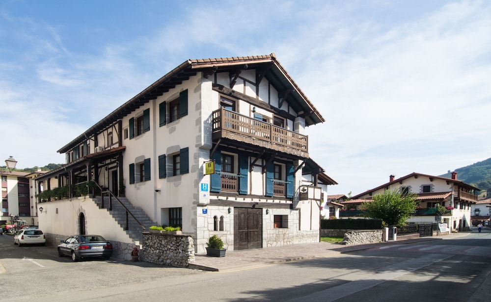 Hotel Atxaspi — hotel in Lesaka