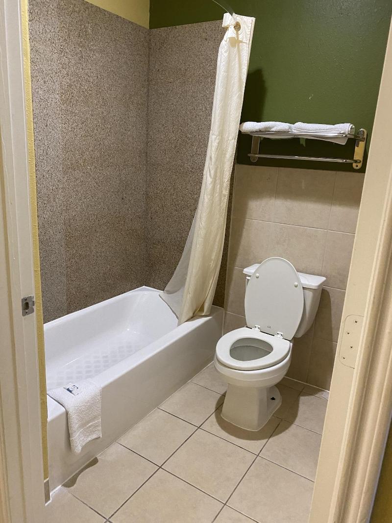 Redwood Suites - photo 9