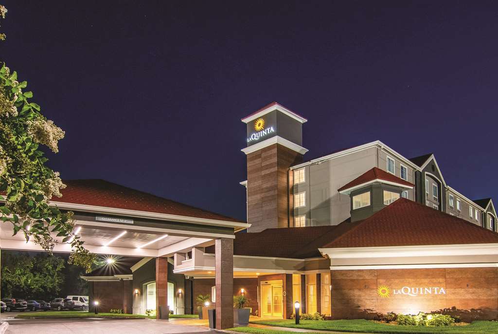 La Quinta Inn & Suites by Wyndham Orlando UCF - featured photo