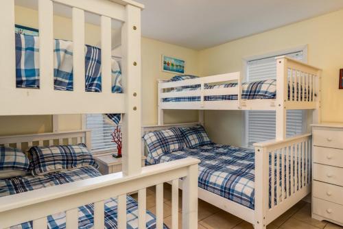 Mead Us At The Pier by Oak Island Accommodations - photo 3