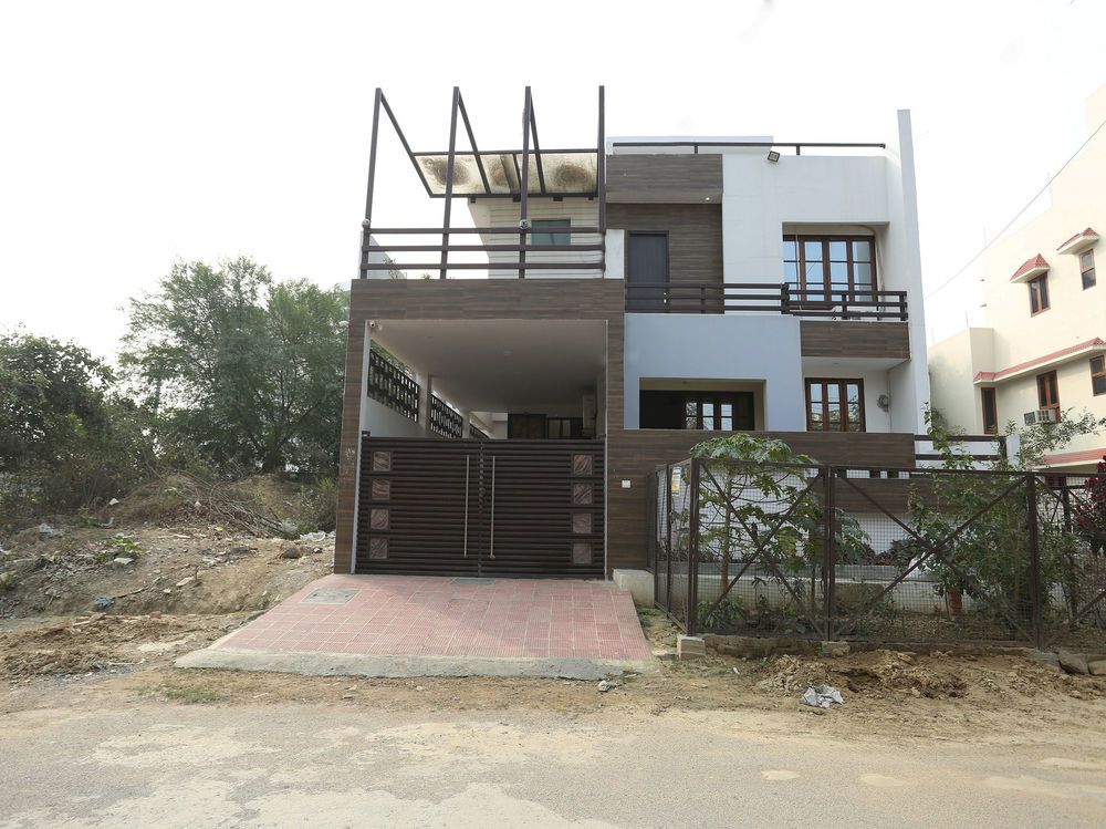 Oyo 12220 Krishnavi Inn - last minute hotel in Lucknow