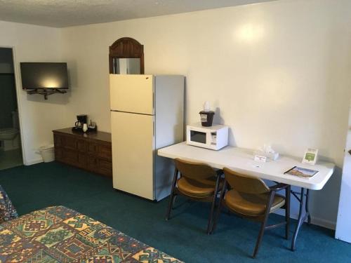 Rest Assured Inns & Suites - photo 6