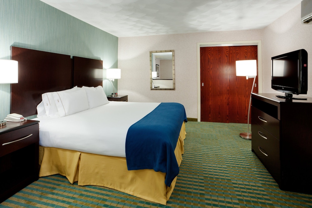Holiday Inn Express and Suites by IHG - photo 12