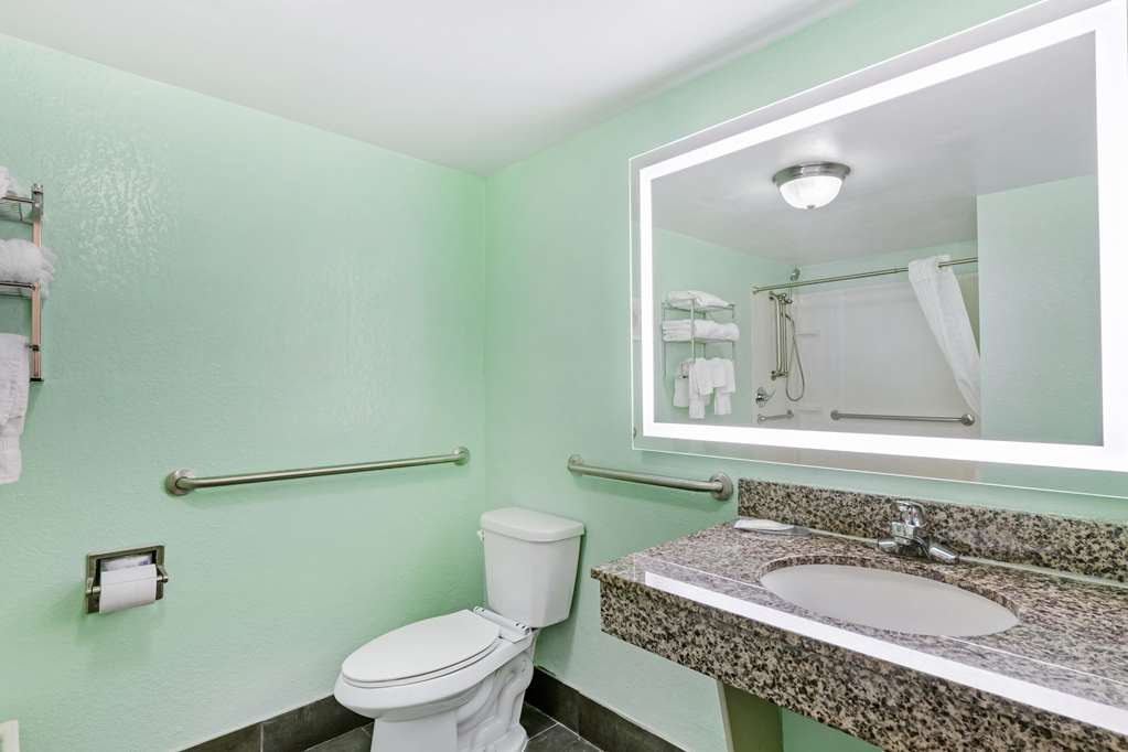 Clarion Inn Des Moines Airport - photo 10