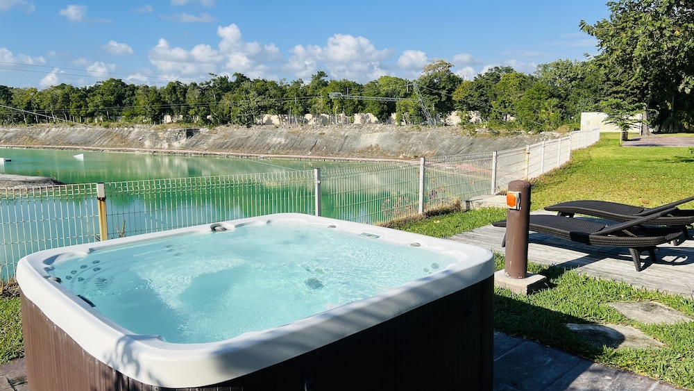 Outdoor spa tub