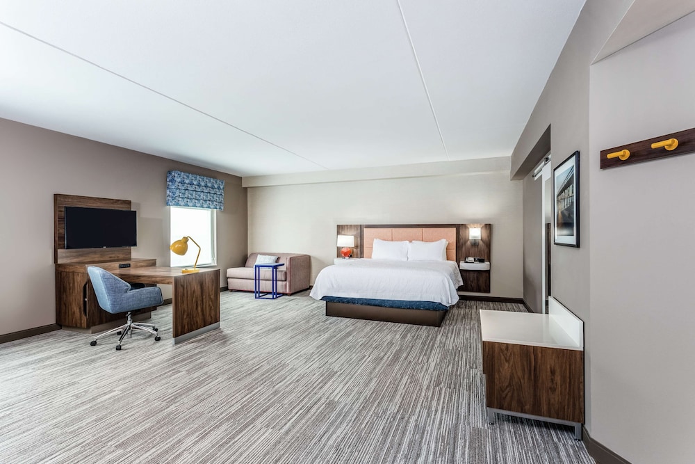 Hampton Inn & Suites Kittery Portsmouth - photo 9