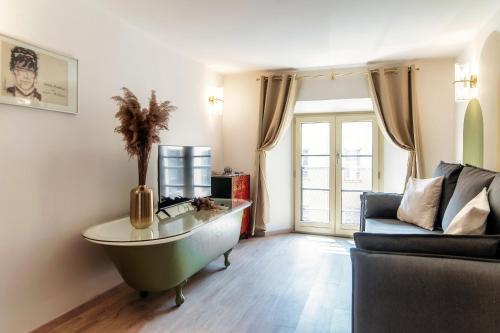 Vanity Flat The House Of Travelers — 4-Star Luxury Hotel in Como, Italy
