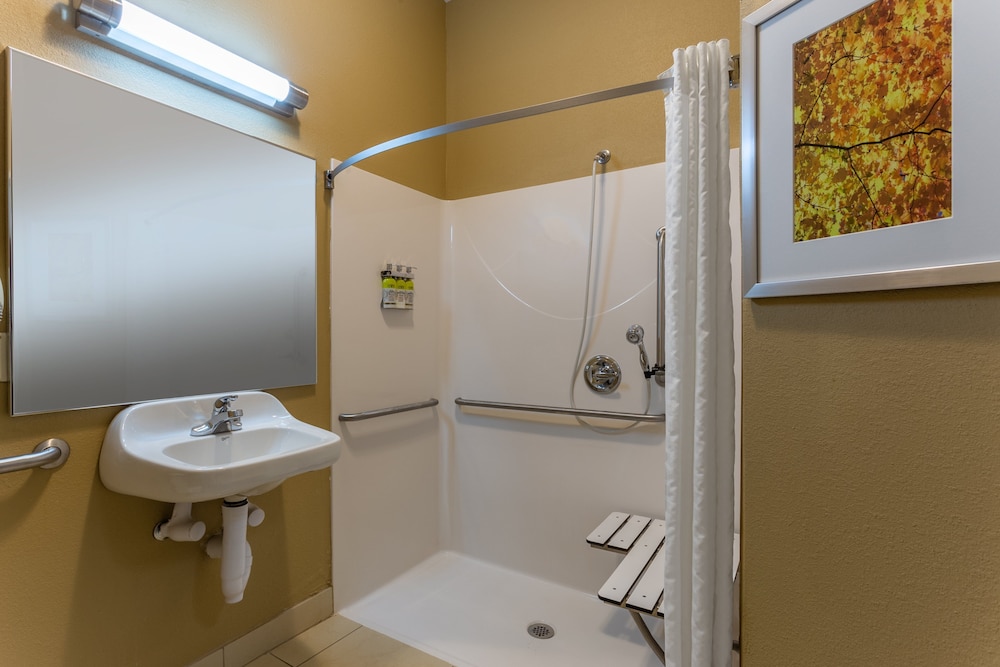 Candlewood Suites Airport by IHG - photo 6