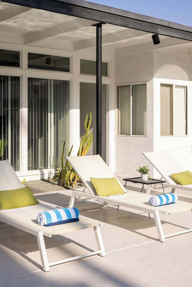 The Three Fifty Hotel - photo 54