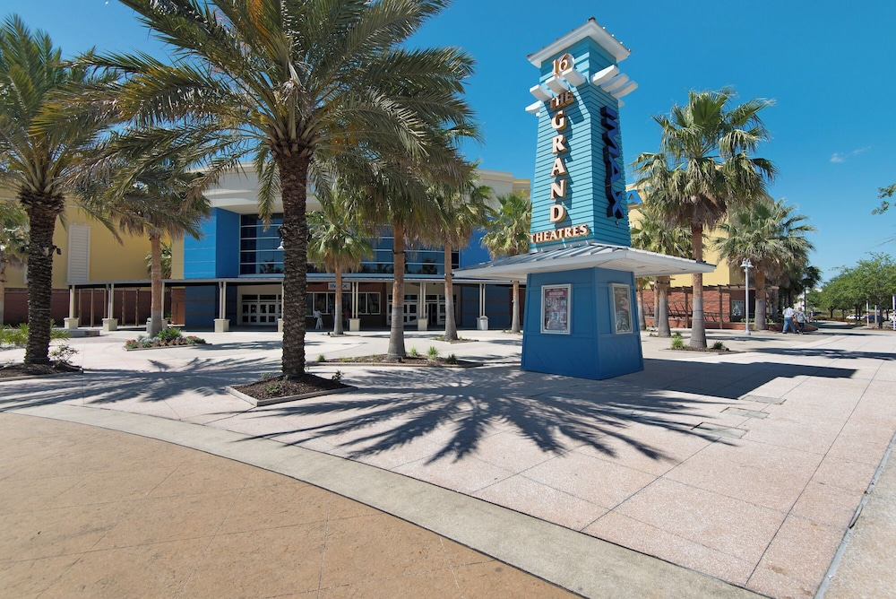 Newly Renovated 140 Feet To White Sandy Beaches Pool Grill - photo 19