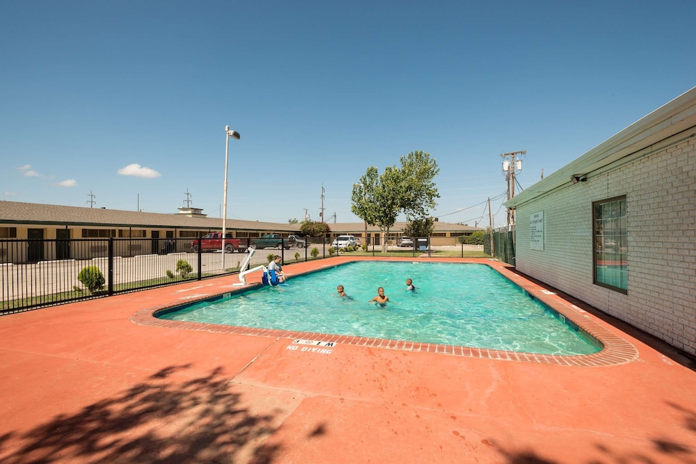 Royal Inn Abilene - photo 28