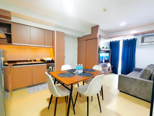 2012T2 Avida Towers Cebu IT Park 1Bedroom Unit Queen Bed in Cebu City, Philippines