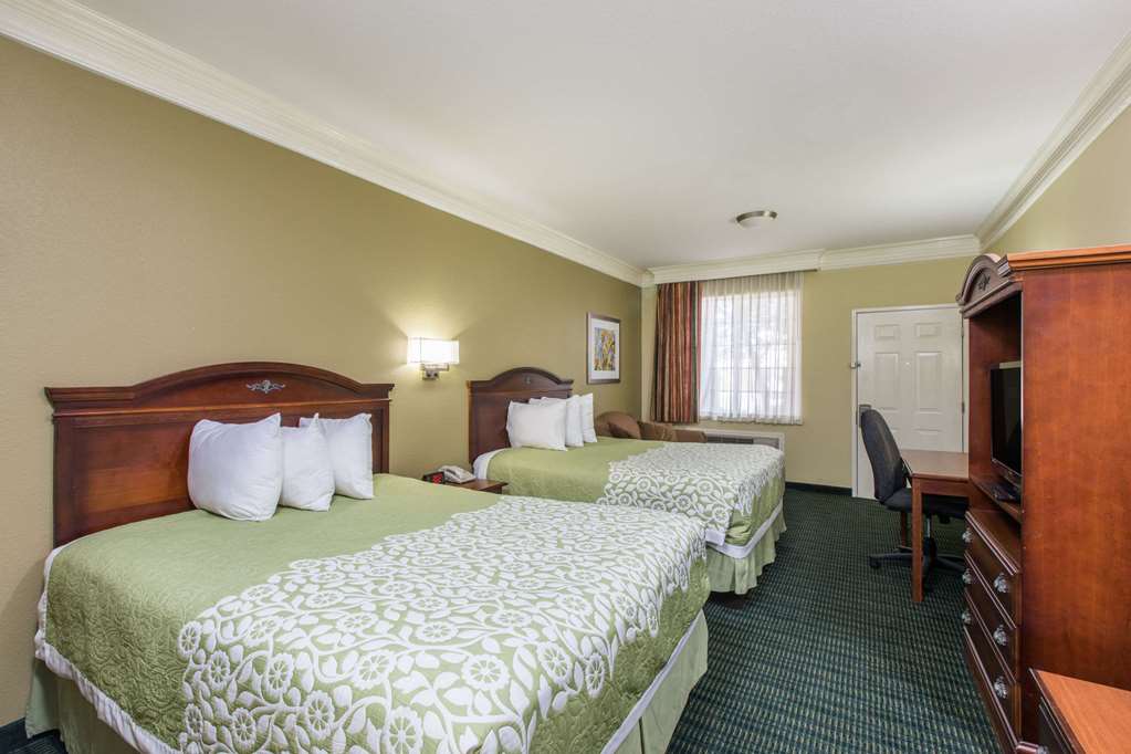 Days Inn & Suites by Wyndham Big Spring - photo 9