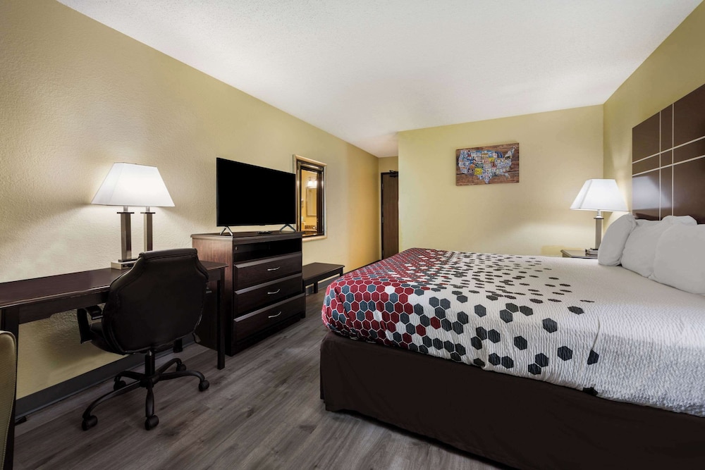 Econo Lodge Spotsylvania Town Center - photo 23