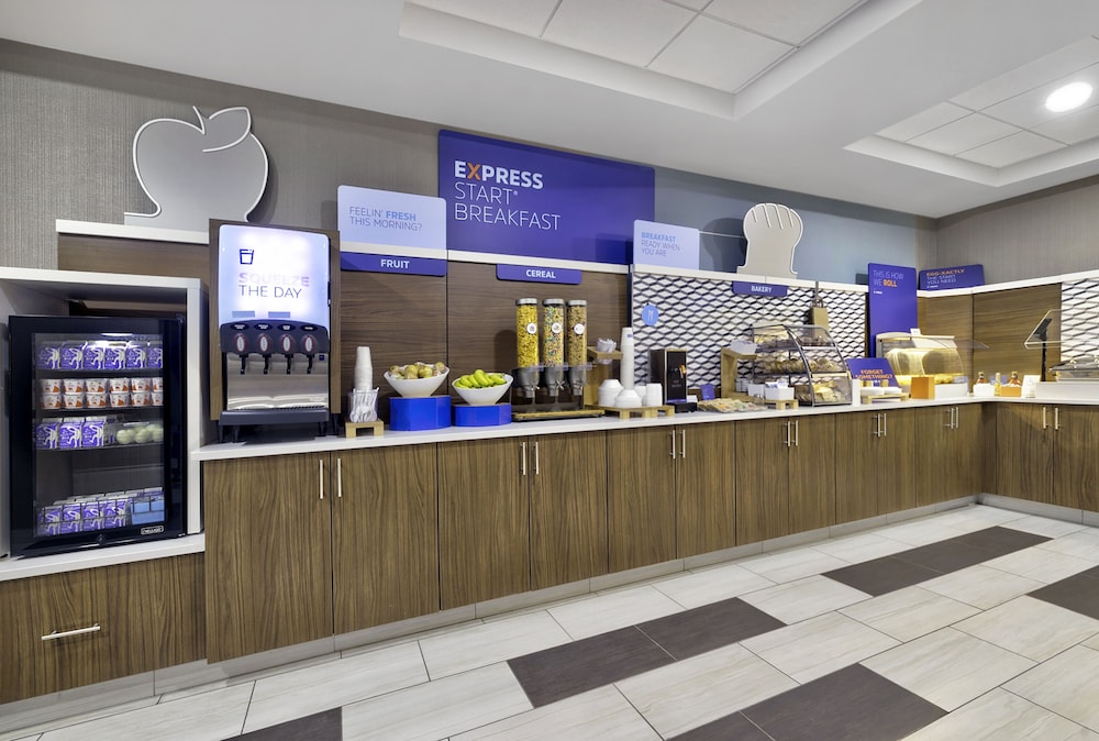Holiday Inn Express Hotel & Suites Kansas City Grandview by IHG - photo 43