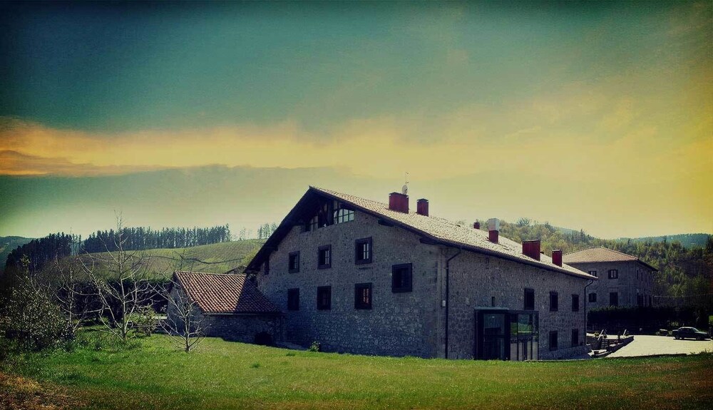 Hotel Antsotegi - last minute hotel in Etxebarria