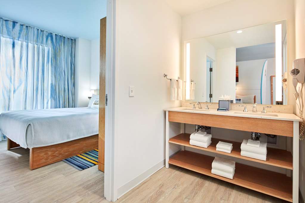 Universal's Endless Summer Resort Dockside Inn and Suites - photo 21