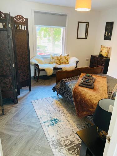 Funky Cozy Cottage with Outside Space — 4-Star Luxury Hotel in Eastbourne, United Kingdom