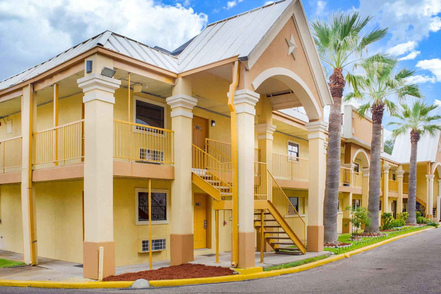 Rodeway Inn & Suites Houston near Medical Center - photo 2