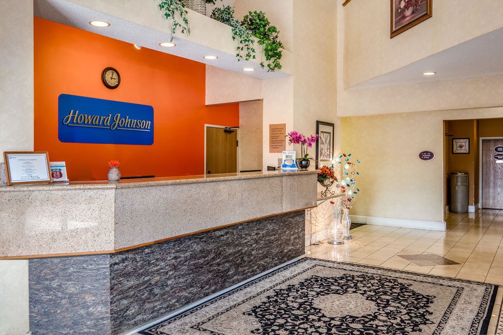 Howard Johnson Inn and Suites by Vancouver Mall - photo 17