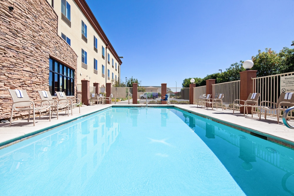 Holiday Inn Express & Suites Clovis Fresno Area by IHG - photo 15