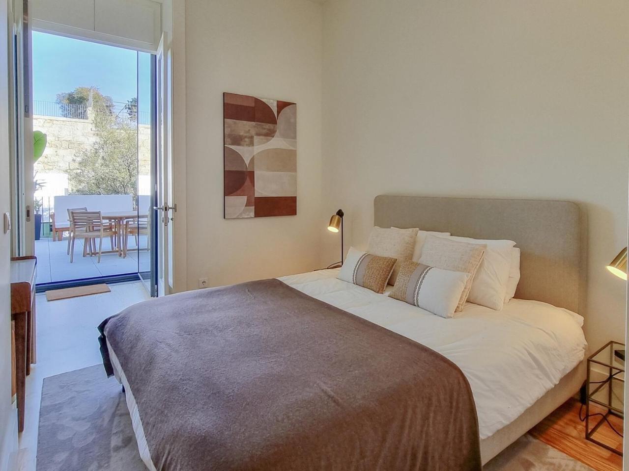 Porto Grandeur Collection D. João IV Pool & Garden Apartment — 4-Star Luxury Hotel in Porto, Portugal