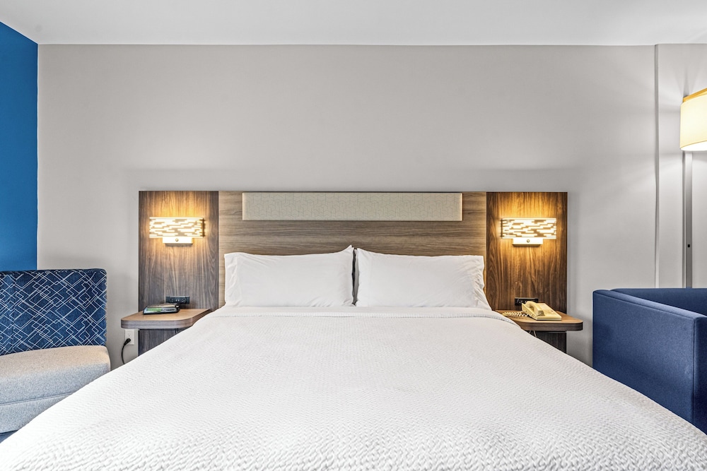 Holiday Inn Express Hotel & Suites Carneys Point by IHG - photo 5