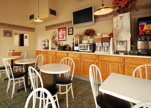 Economy Inn and Suites - photo 15