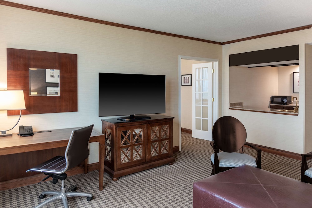 Hilton Alexandria Mark Center - photo 29