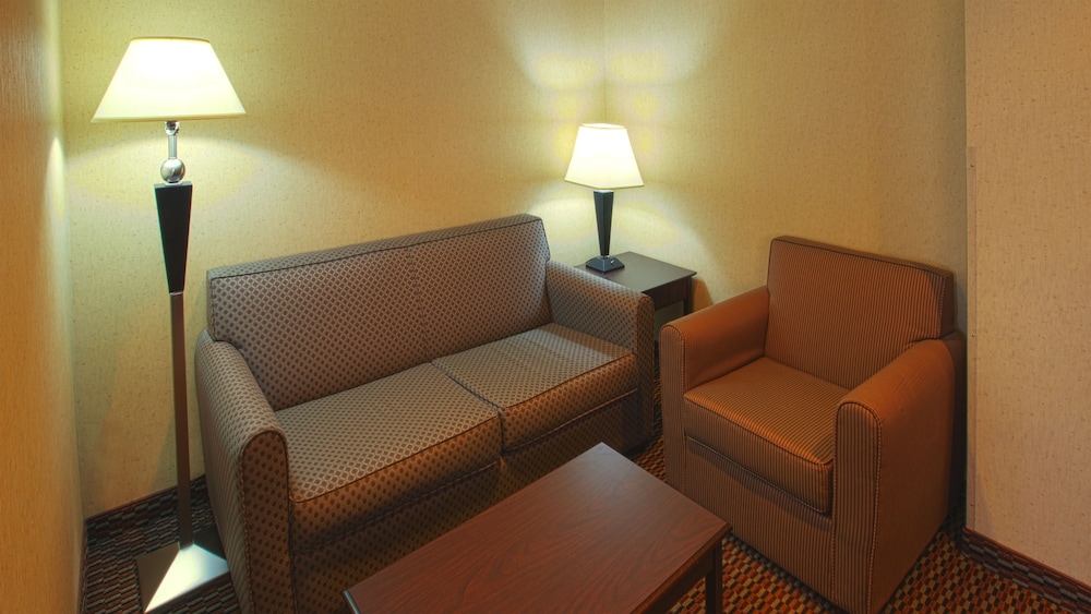 Holiday Inn Express & Suites Nampa Idaho Center an IHG Hotel - photo 2