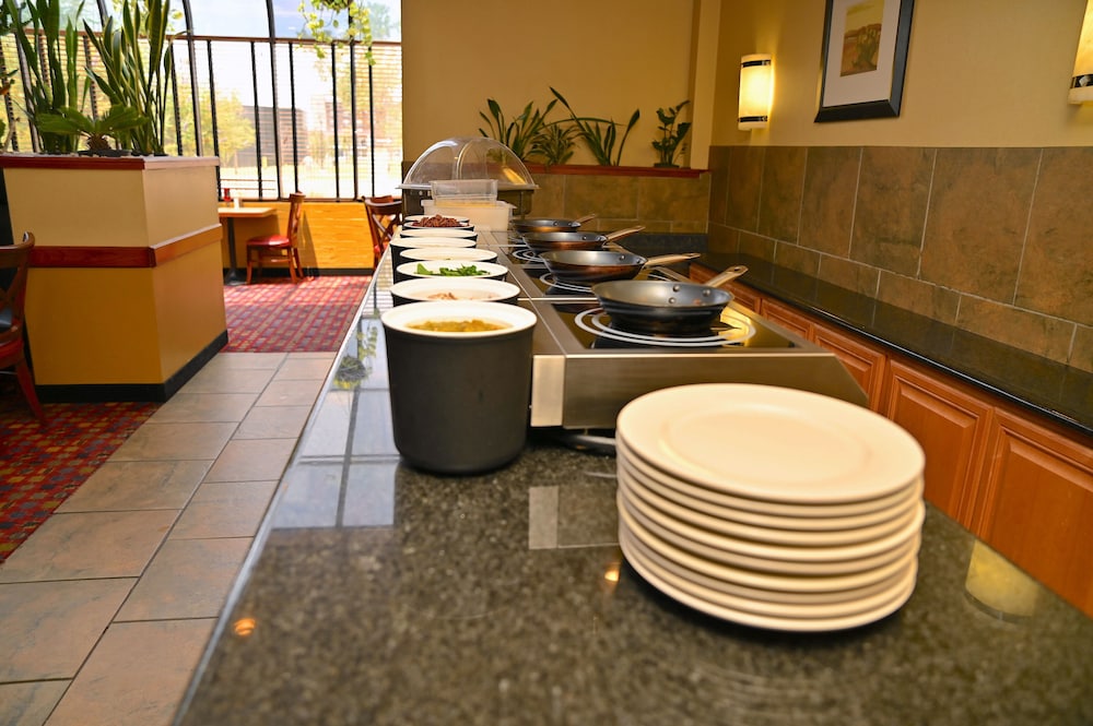 MCM Eleganté Hotel & Suites - photo 33